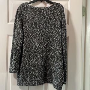 Ladies lightweight black & white tunic sweater
